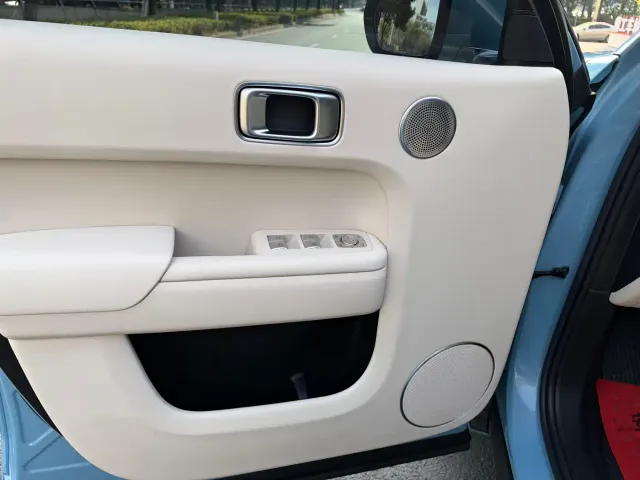 Li Auto L8 — Фото автомобиля 13