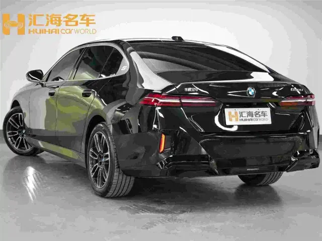 BMW 5 Series — Фото автомобиля 5