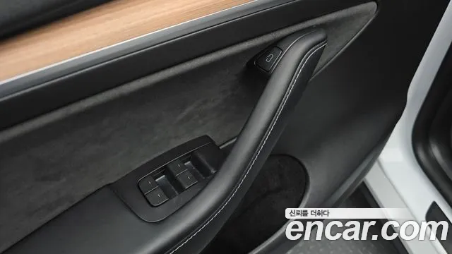 Tesla Model Y — Фото автомобиля 15
