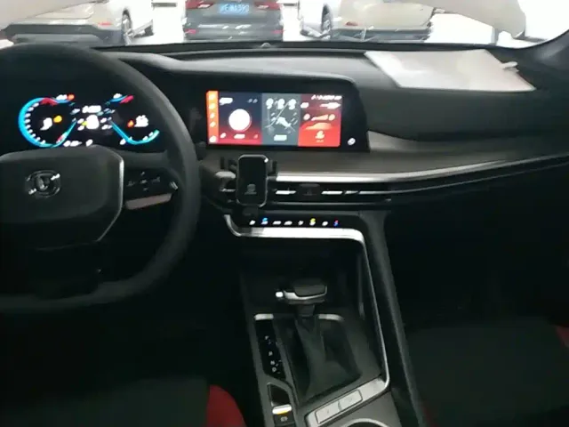 Changan CS35 Plus — Фото автомобиля 12