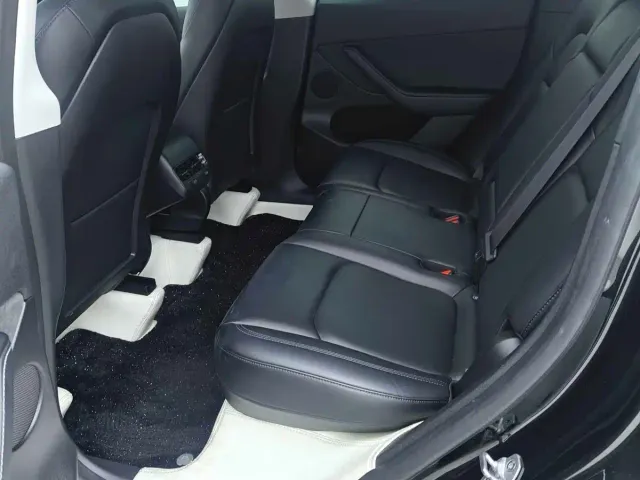 Tesla Model Y — Фото автомобиля 5