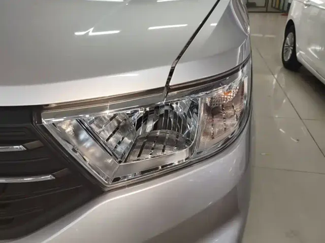 Wuling Hongguang V — Фото автомобиля 23