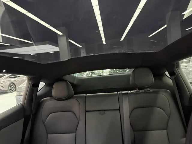 Tesla Model Y — Фото автомобиля 6