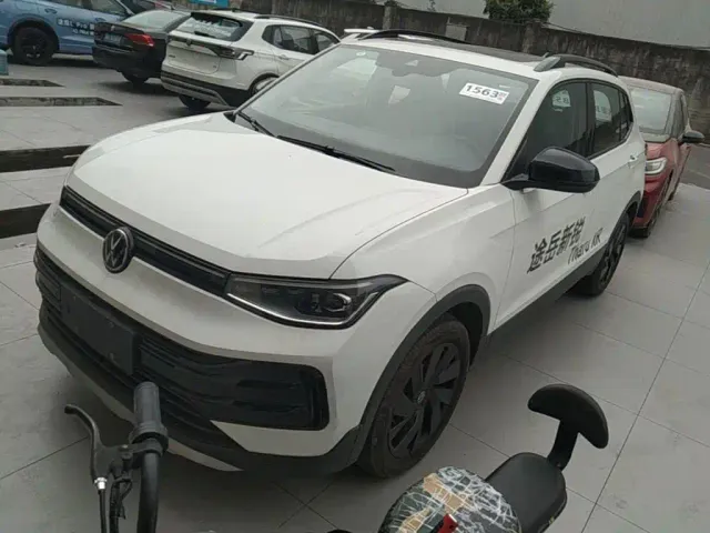 Фотография автомобиля — Volkswagen Tharu