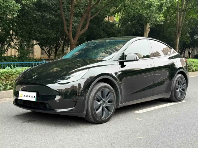 Фотография автомобиля — Tesla Model Y