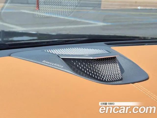 Astonmartin DB12 — Фото автомобиля 13