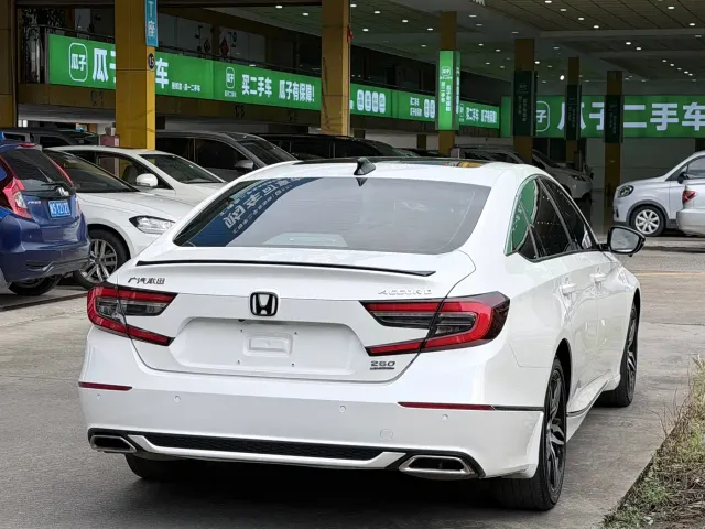 Honda Accord — Фото автомобиля 10