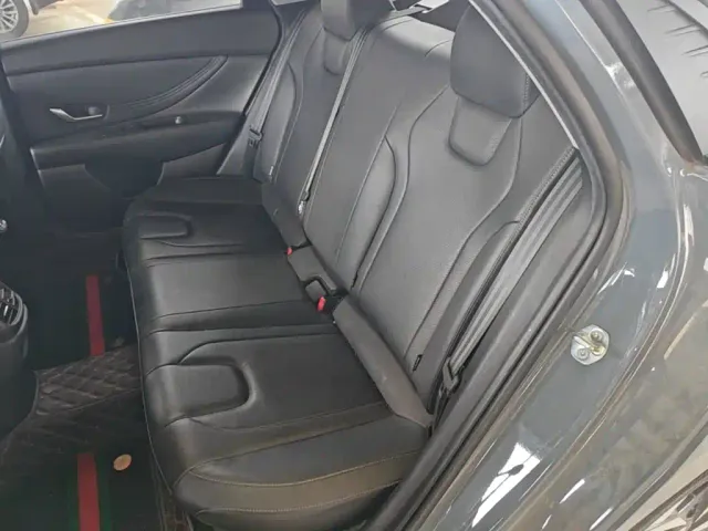 Hyundai Elantra — Фото автомобиля 16