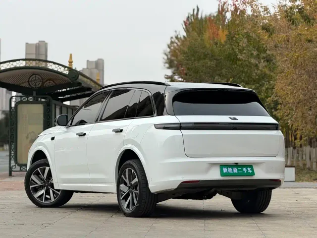 Li Auto L7 — Фото автомобиля 4