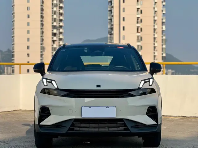 Lynk & Co 06 — Фото автомобиля 2