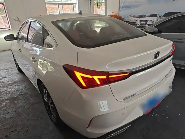 Changan Eado — Фото автомобиля 4