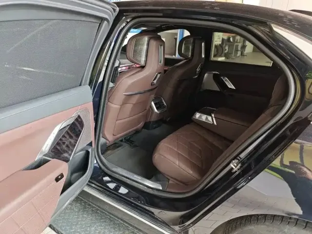 BMW 7 Series — Фото автомобиля 3