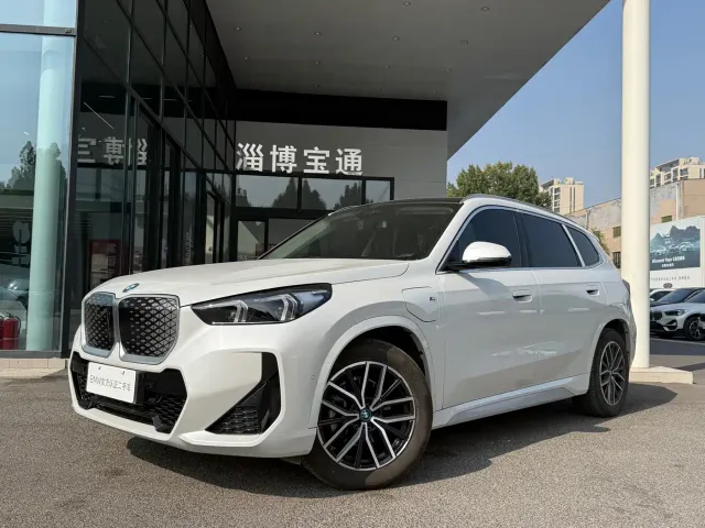 Фотография автомобиля — BMW iX1