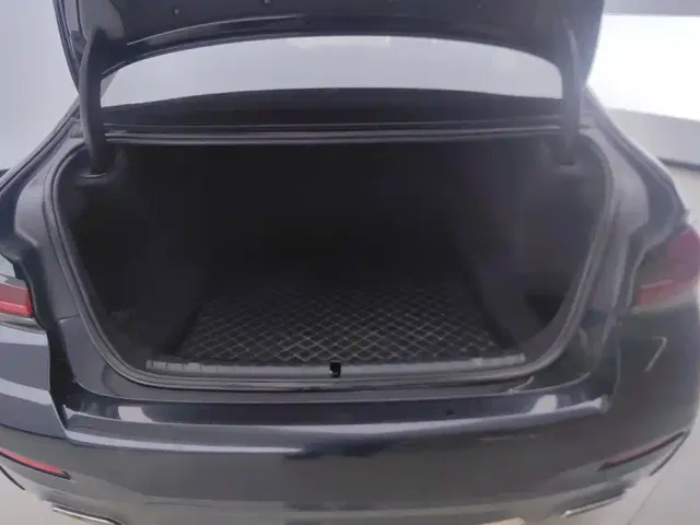 BMW 5 Series — Фото автомобиля 4