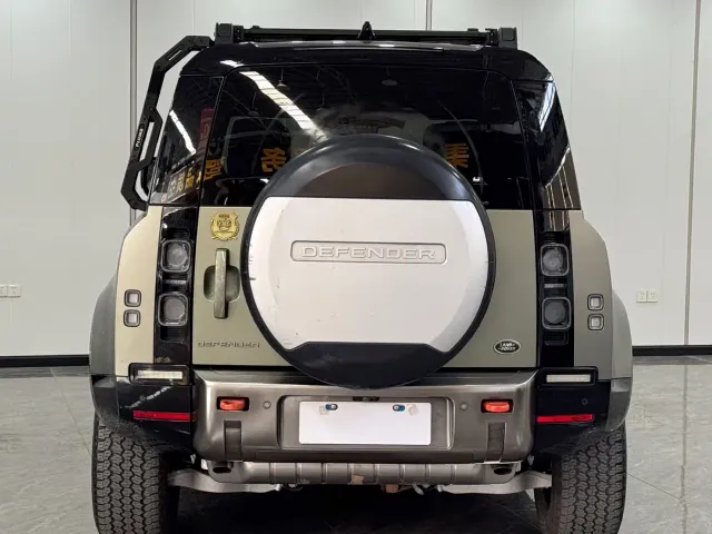 Land Rover Defender — Фото автомобиля 6