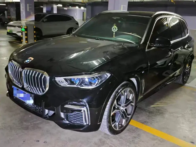 Фотография автомобиля — BMW X5