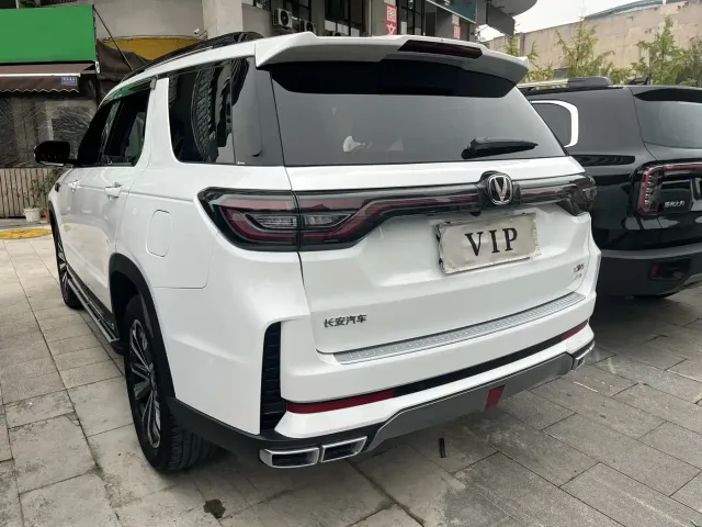 Changan CS95 — Фото автомобиля 5
