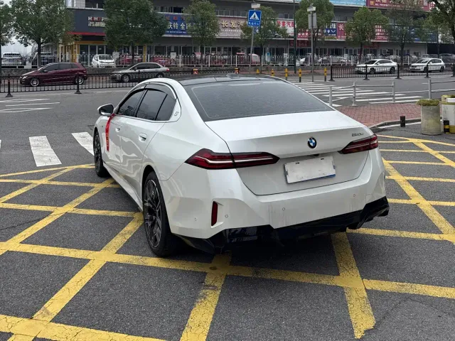 BMW 5 Series — Фото автомобиля 14