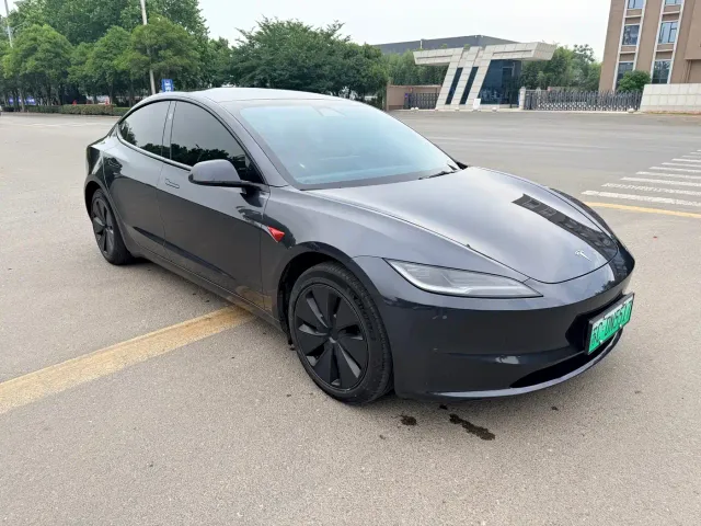 Tesla Model 3 — Фото автомобиля 3