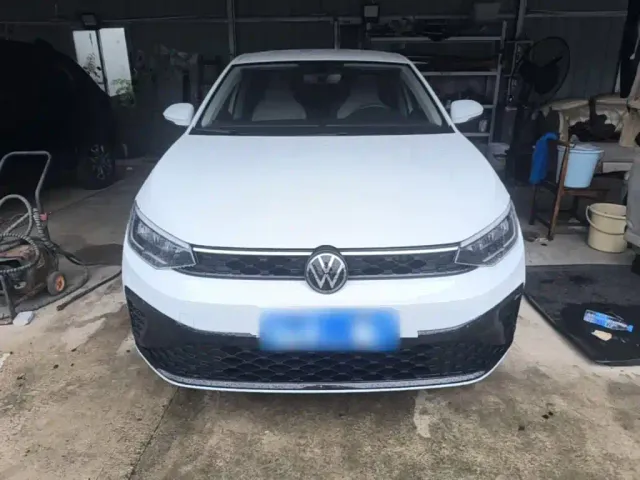 Volkswagen Lavida — Фото автомобиля 2