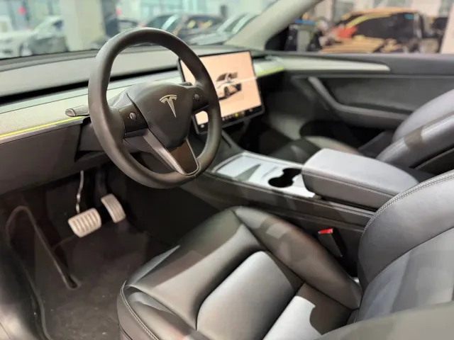 Tesla Model Y — Фото автомобиля 5