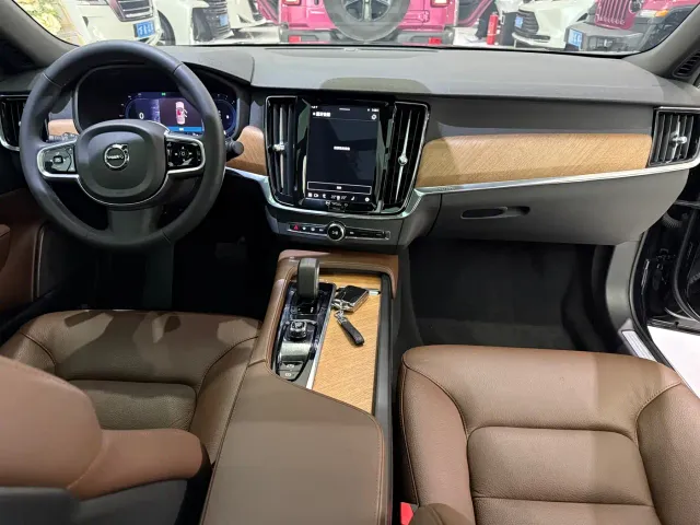 Volvo S90 — Фото автомобиля 13