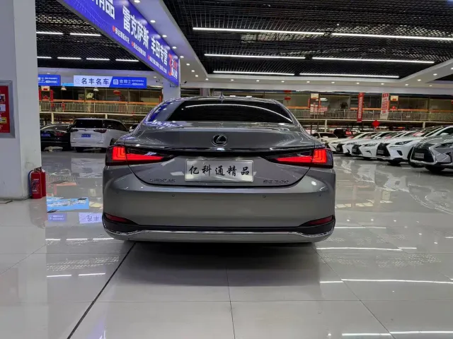 Lexus ES — Фото автомобиля 5