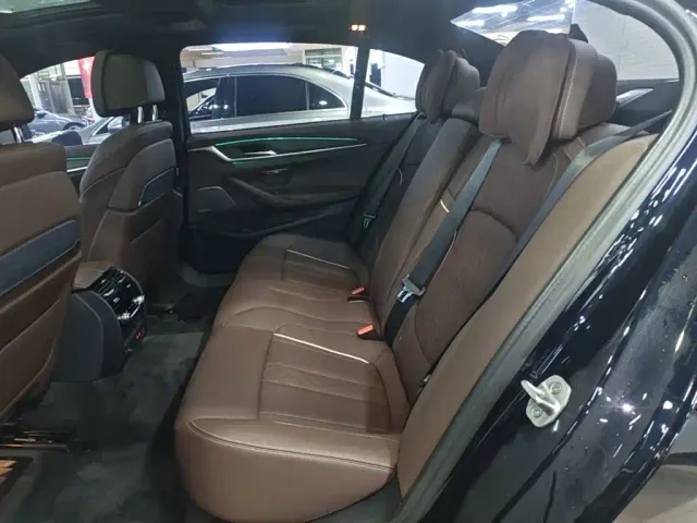 BMW 5 Series — Фото автомобиля 16