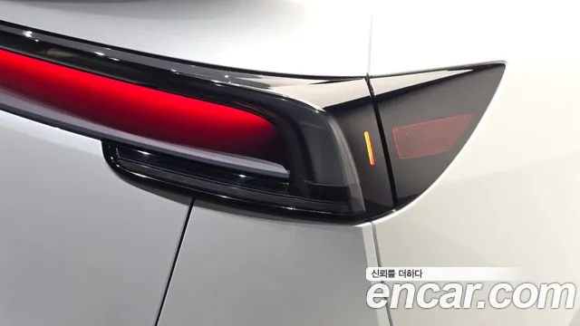Tesla Model Y — Фото автомобиля 8