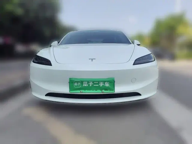 Tesla Model 3 — Фото автомобиля 2