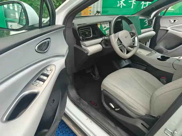 BYD Sealion 06 — Фото автомобиля 16