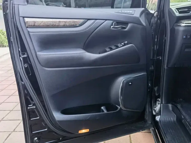 Toyota Vellfire — Фото автомобиля 4