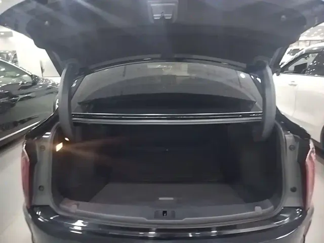 Hongqi E-QM5 — Фото автомобиля 14