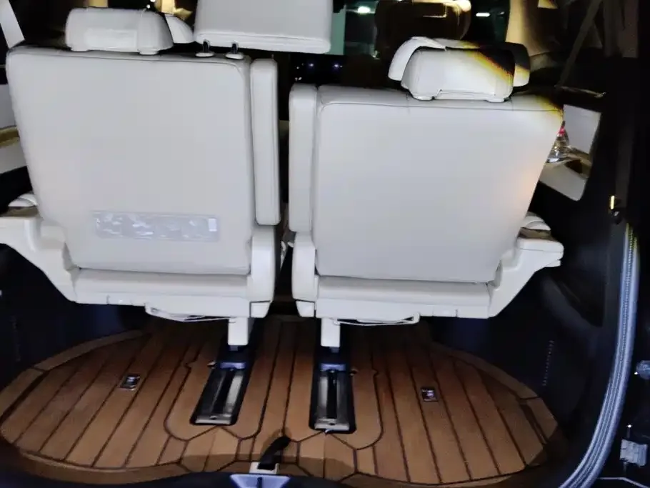 Toyota Alphard 2021 Hybrid 2.5L Luxury — Фото автомобиля 4