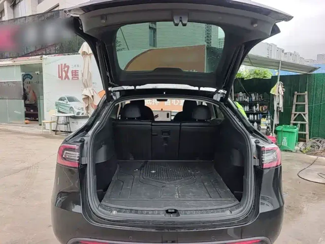 Tesla Model Y — Фото автомобиля 18