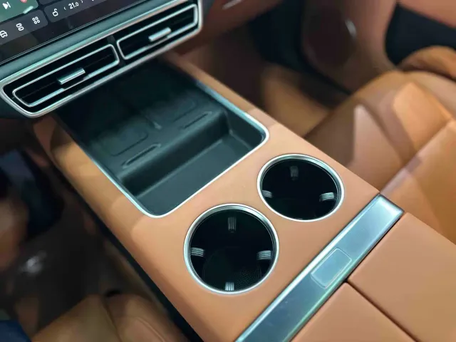 Li Auto L9 — Фото автомобиля 12