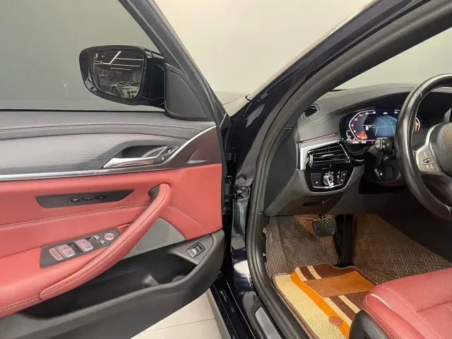 BMW 5 Series — Фото автомобиля 15