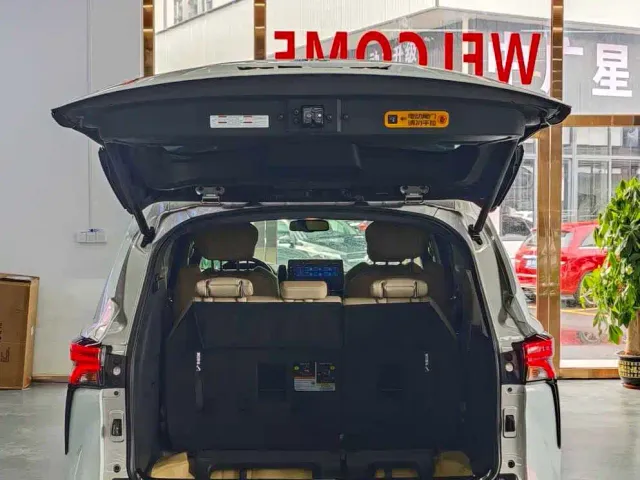 Toyota Sienna — Фото автомобиля 24