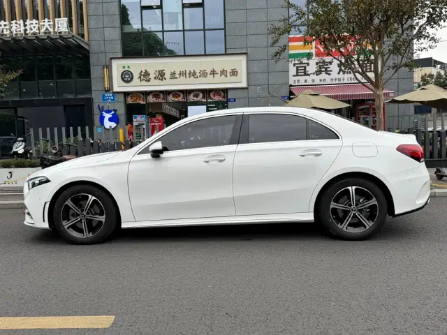 Mercedes-Benz A-Class — Фото автомобиля 3