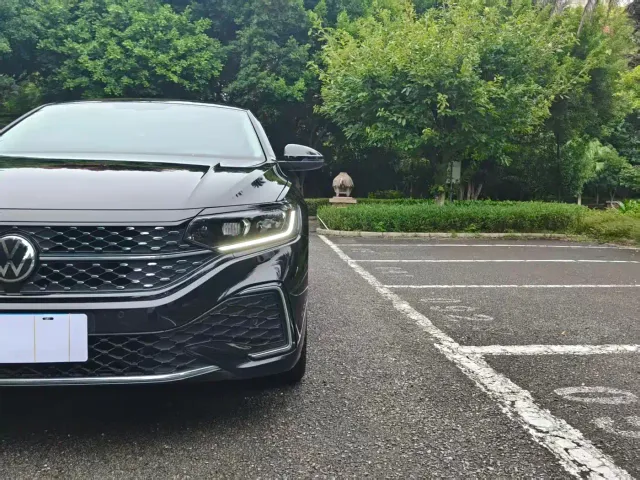 Volkswagen Passat — Фото автомобиля 15