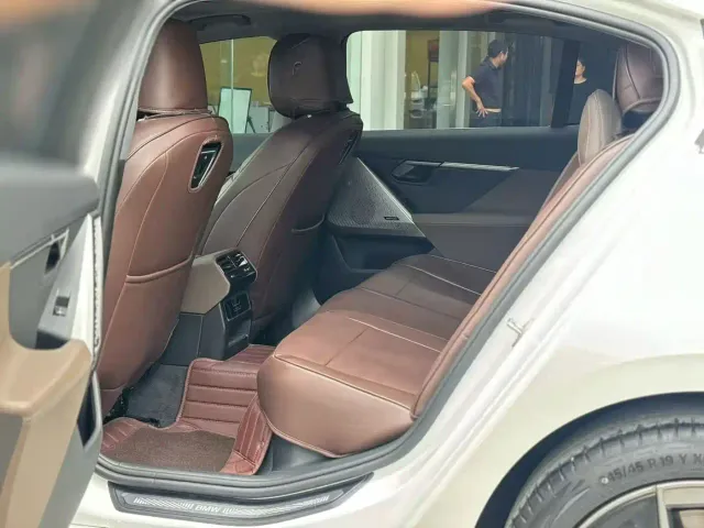 BMW 5 Series — Фото автомобиля 5