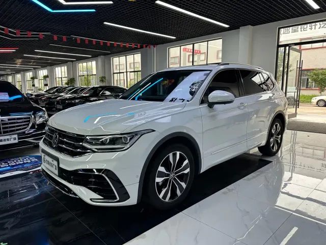 Фотография автомобиля — Volkswagen Tiguan L