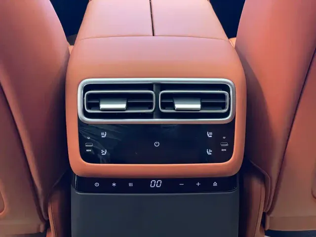 Li Auto L6 — Фото автомобиля 15