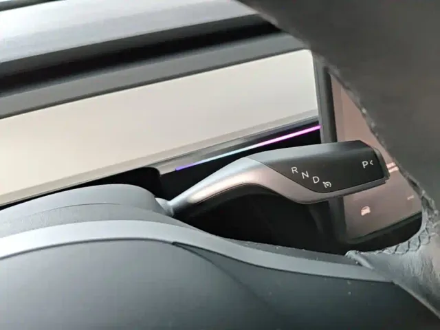 Tesla Model 3 — Фото автомобиля 13