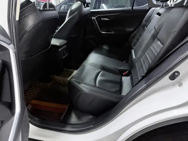 Toyota Wildlander — Фото автомобиля 10