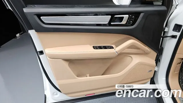 Porsche Cayenne — Фото автомобиля 24