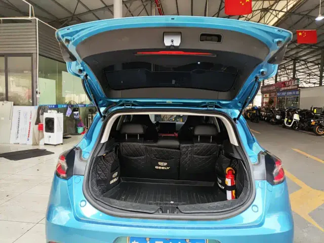 Geely Emgrand S — Фото автомобиля 9