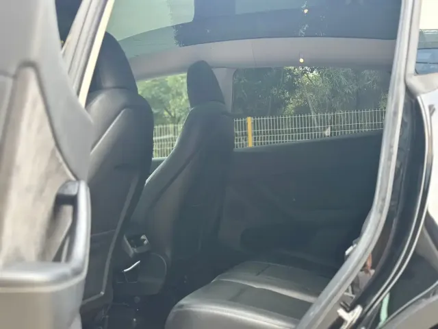 Tesla Model Y — Фото автомобиля 8