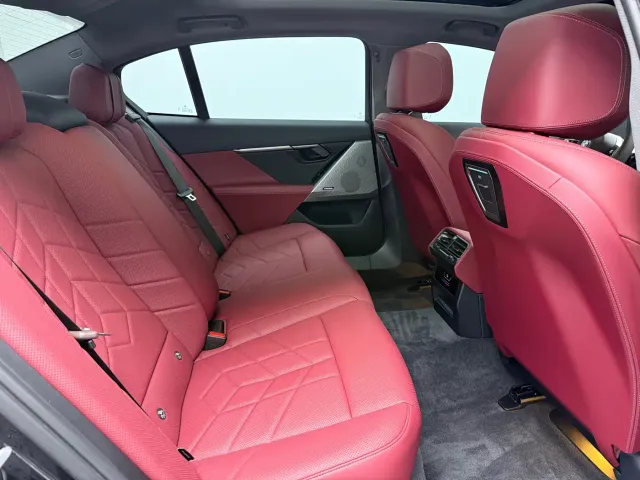 BMW 5 Series — Фото автомобиля 10