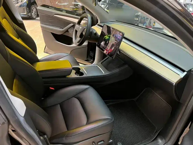 Tesla Model Y — Фото автомобиля 8
